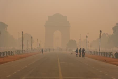 Weather-Update-IMD-sees-heavy-rainfall-in-south-India-till-Sat-smog-in-Delhi-till-Sun