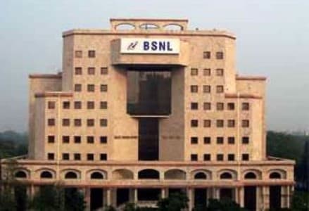 Loss-of-Revenue-Perplexing-that-BSNL-formed-panel-on-tariff-dispute-with-RJio-says-CAG