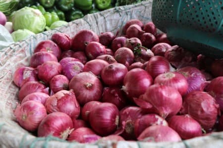 Centre-pegs-onion-procurement-for-buffer-at-300-000-tn-for-FY26-says-source