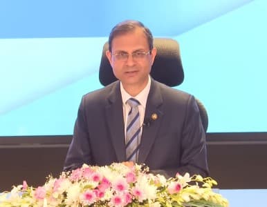 Economic-Forum-In-US-RBI-Malhotra-pitches-for-India-says-govt-to-cut-regulatory-burden