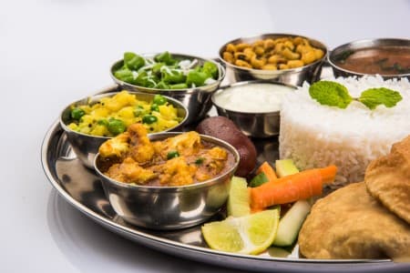 Thali-Economics-Veg-non-veg-home-thalis-4-37-cheaper-on-year-in-April-says-CRISIL-arm