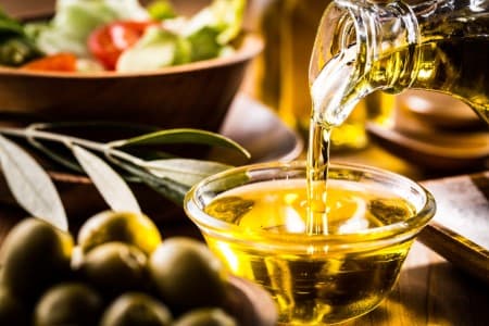 Base-Import-Price-Govt-cuts-base-import-prices-of-most-edible-oils-by-4-10-per-tn