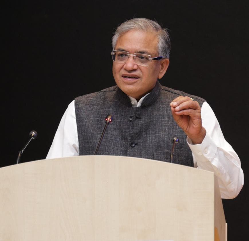Poll-Panel-SC-refuses-to-suspend-poll-panel-chief-Kumar-issues-notice-on-roll-revision